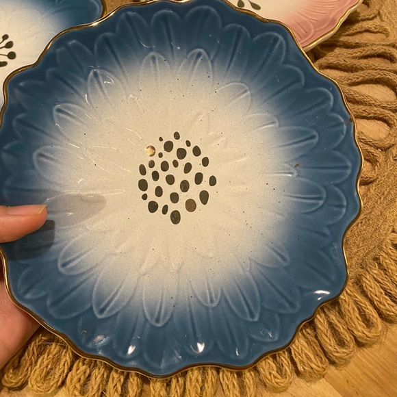 Pier 1 Set of 3 Stoneware Decorative Flower Plates - Picture 2 of 6